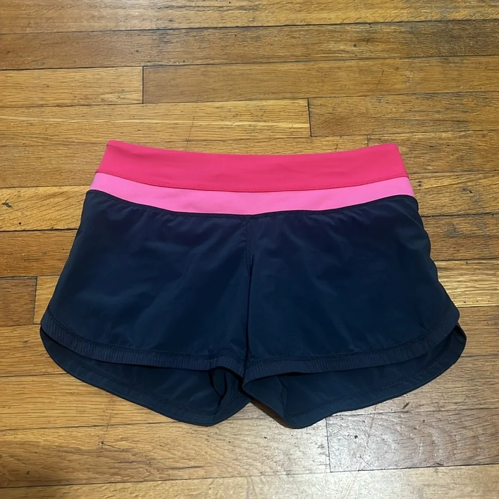 Lululemon The Groovy Run Shorts in Black & Pink Stripe, size 4 - Picture 3 of 11